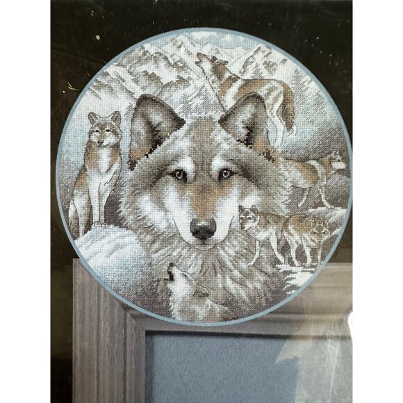 Dimensions Call of the Wolf Counted Cross Stitch Kit winter nature new35084 2002 - Picture 4 of 10